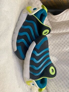 Nike Kids Slip-On Sneakers in Teal, Black & Neon Yellow